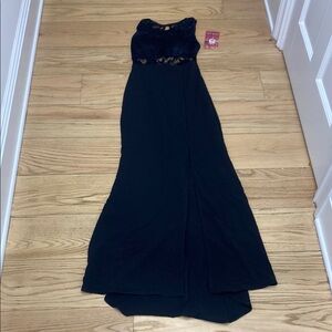 Elegant Black Lace Evening Gown